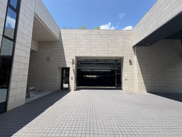 豊中市新千里南町、マンションの駐車場画像です