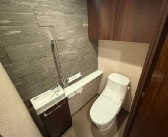 豊中市新千里南町、マンションのトイレ画像です