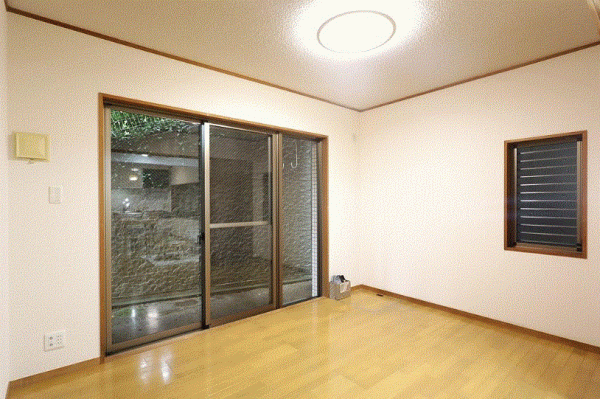 川西市花屋敷、マンションの画像です