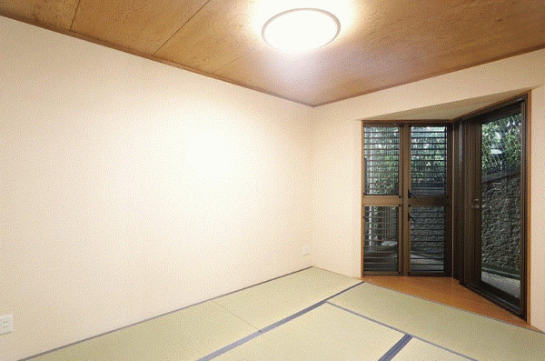 川西市花屋敷、マンションの画像です