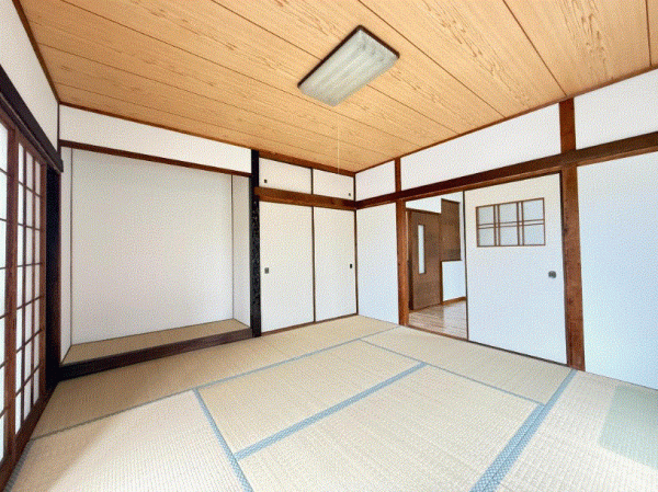川西市松が丘町、中古一戸建ての画像です