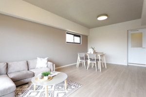 川西市南花屋敷、マンションの画像です