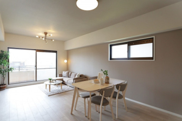 川西市南花屋敷、マンションの画像です