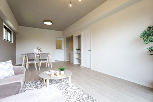 川西市南花屋敷、マンションの画像です