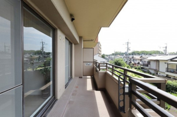川西市南花屋敷、マンションの画像です
