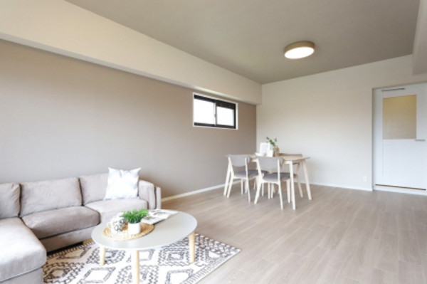 川西市南花屋敷、マンションの画像です
