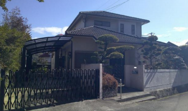 川西市緑が丘、中古一戸建ての外観画像です