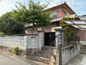 川西市向陽台、中古一戸建ての外観画像です