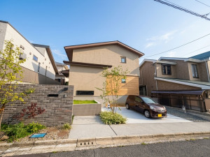 川西市水明台、中古一戸建ての外観画像です