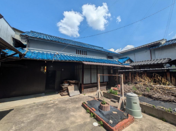 川西市火打、中古一戸建ての外観画像です