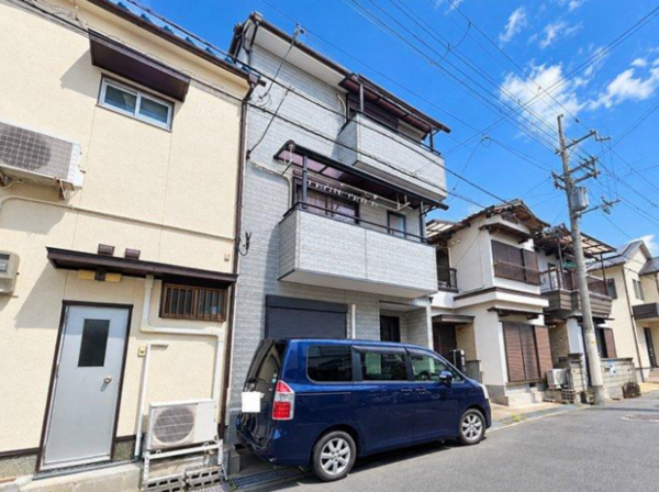 川西市久代、中古一戸建ての外観画像です