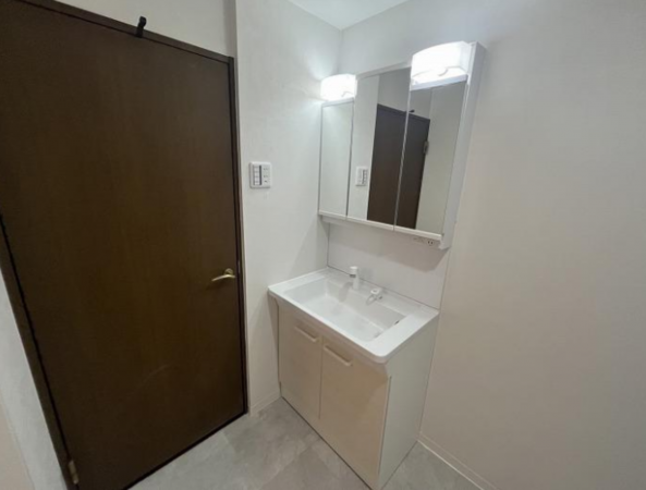 八王子市台町、マンションの洗面画像です