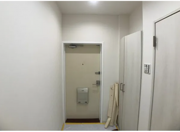 八王子市南町、マンションの玄関画像です