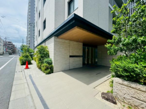 八王子市八日町、マンションのエントランス画像です