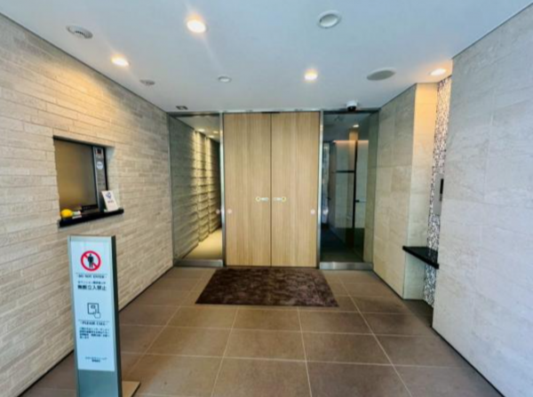 八王子市八日町、マンションのエントランス画像です