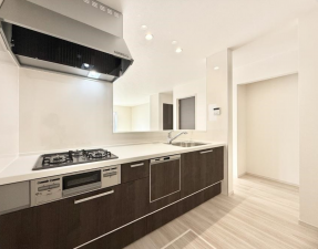 八王子市緑町、新築一戸建てのキッチン画像です