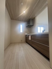 八王子市小門町、新築一戸建てのキッチン画像です