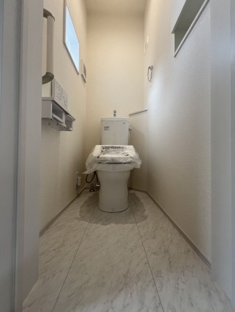 八王子市小門町、新築一戸建てのトイレ画像です