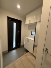 八王子市北野町、新築一戸建ての玄関画像です