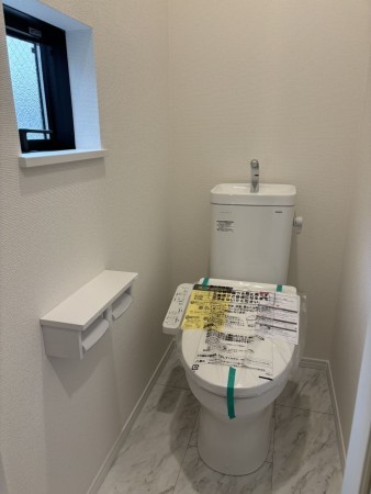 八王子市北野町、新築一戸建てのトイレ画像です