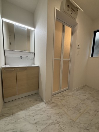 八王子市北野町、新築一戸建ての洗面画像です