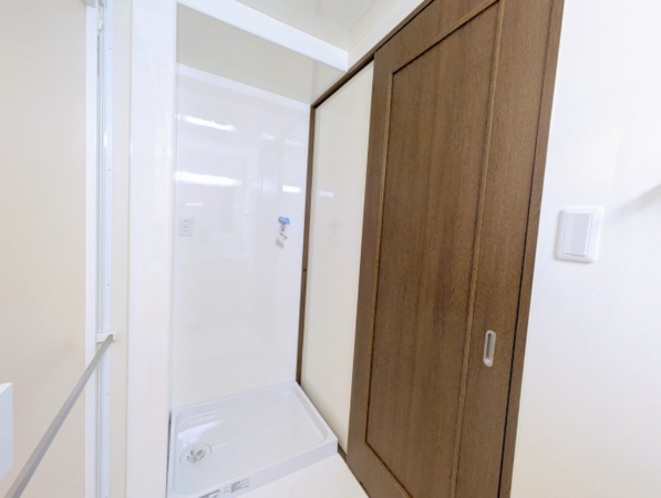 八王子市散田町、マンションの洗面画像です