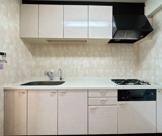 八王子市元横山町、マンションのキッチン画像です