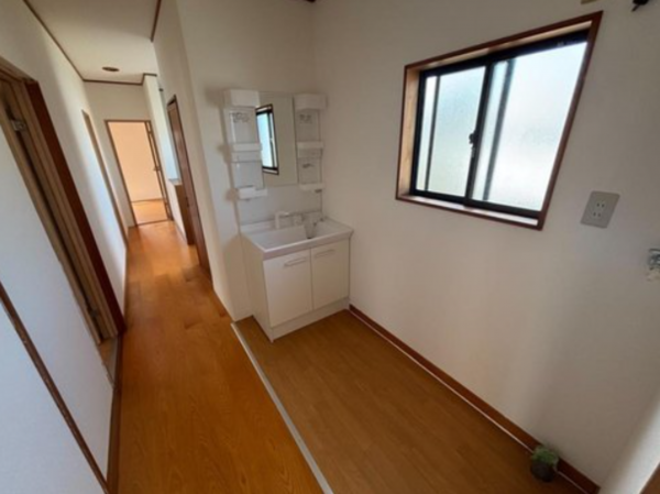 八王子市散田町、中古一戸建ての洗面画像です