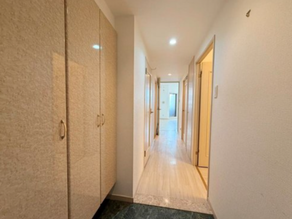 八王子市横山町、マンションの玄関画像です