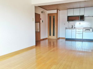 八王子市子安町、マンションの居間画像です