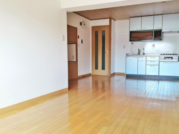 八王子市子安町、マンションの居間画像です