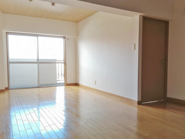 八王子市子安町、マンションの居間画像です