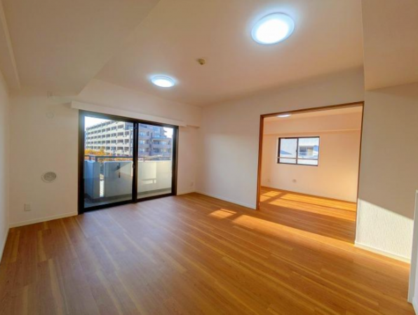 八王子市散田町、マンションの居間画像です