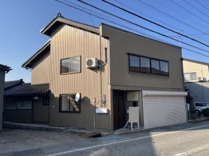 南砺市、中古一戸建ての外観画像です