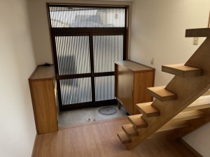 南砺市、中古一戸建ての玄関画像です