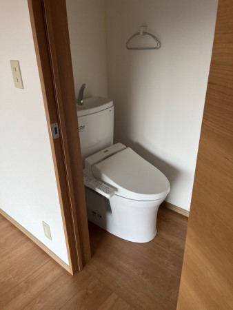 南砺市、中古一戸建てのトイレ画像です