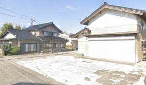 南砺市二日町、中古一戸建ての外観画像です