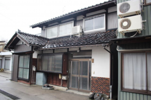 南砺市、中古一戸建ての外観画像です