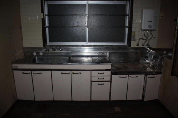 南砺市、中古一戸建てのキッチン画像です