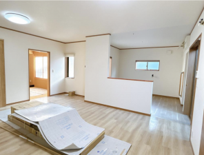 小矢部市石動町、中古一戸建ての居間画像です
