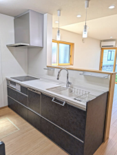 砺波市太郎丸、新築一戸建てのキッチン画像です