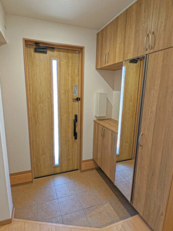 砺波市太郎丸、新築一戸建ての玄関画像です