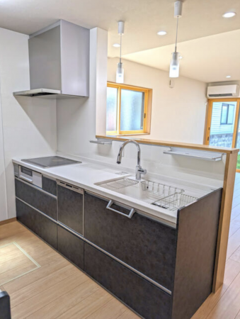 砺波市太郎丸、新築一戸建てのキッチン画像です