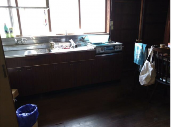 南砺市、中古一戸建てのキッチン画像です