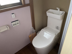 南砺市、中古一戸建てのトイレ画像です