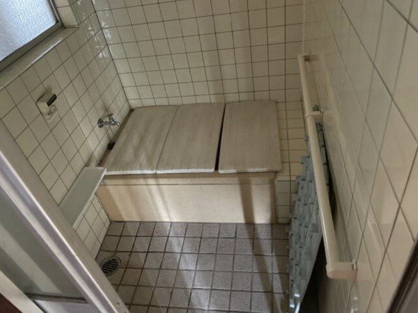 南砺市、中古一戸建ての風呂画像です