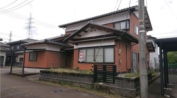 南砺市法林寺、中古一戸建ての外観画像です