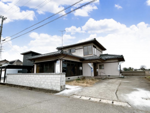 砺波市木下、中古一戸建ての外観画像です