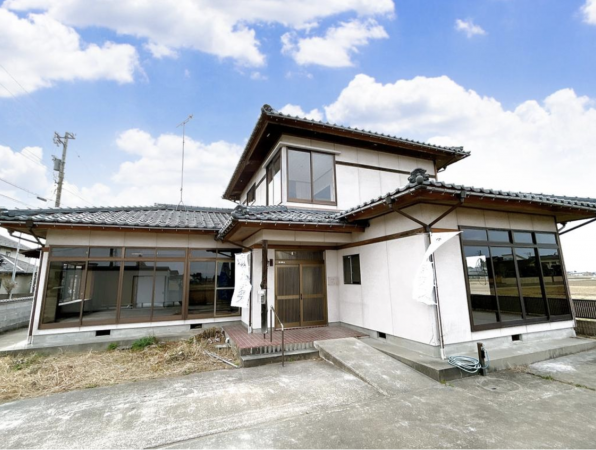 砺波市木下、中古一戸建ての外観画像です