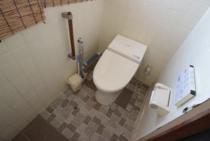 南砺市八塚、中古一戸建てのトイレ画像です